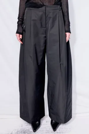 Black Two Tuck Balloon Pant