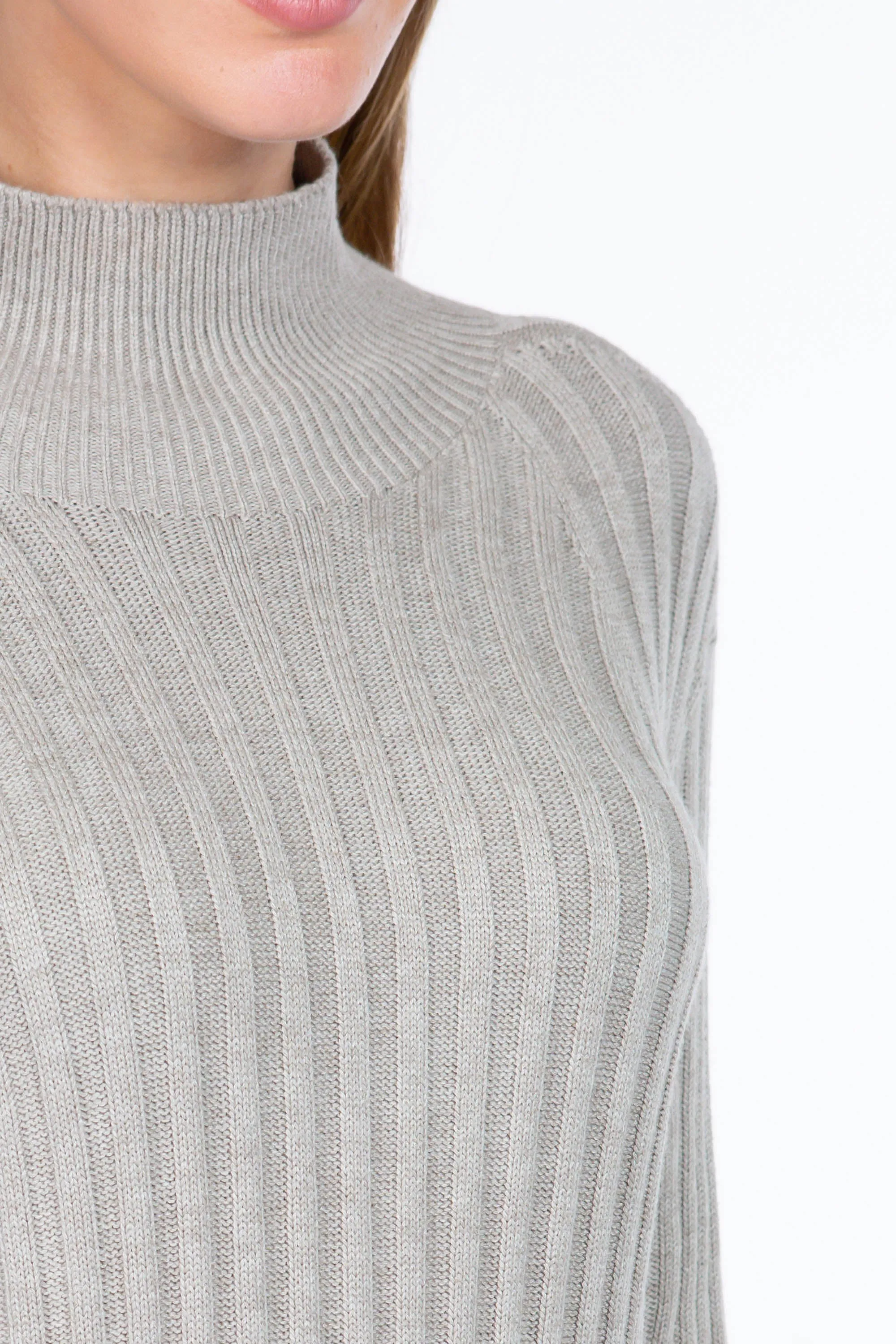 Sustainable Seamless Ribbed Mock-Neck Sweater